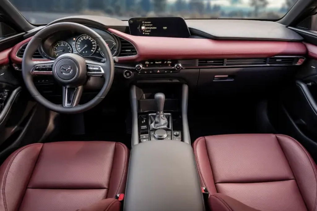Intérieur de la Mazda 3 Berline, tableau de bord moderne